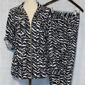 New with tags Women’s CALVIN KLEIN 100% Linen Zebra Print 2-Pc Casual Suit XL